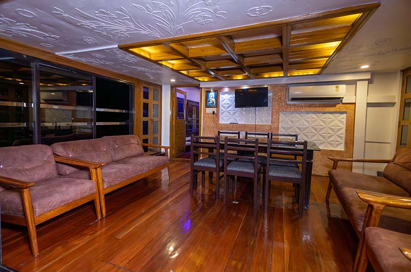 3 bedroom houeboat